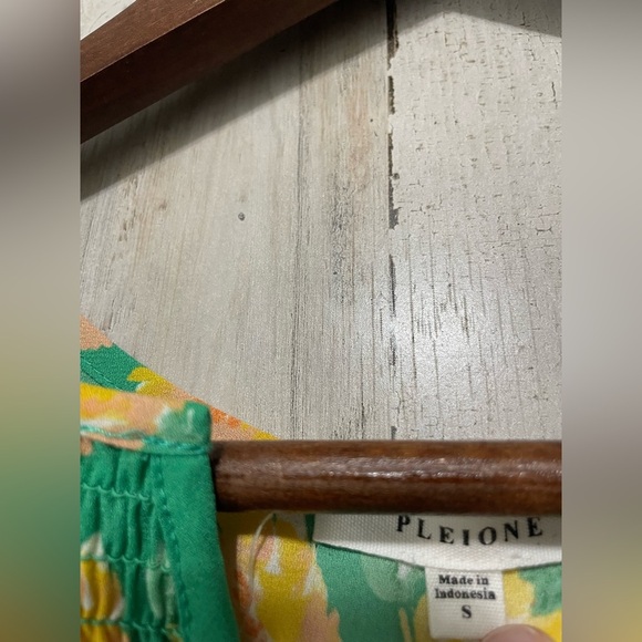 Pleione Blouse Womens Size Small Short Sleeve Green Floral - Picture 4 of 7